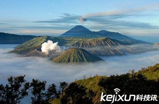 人类面}5大末日威 火山随时爆发